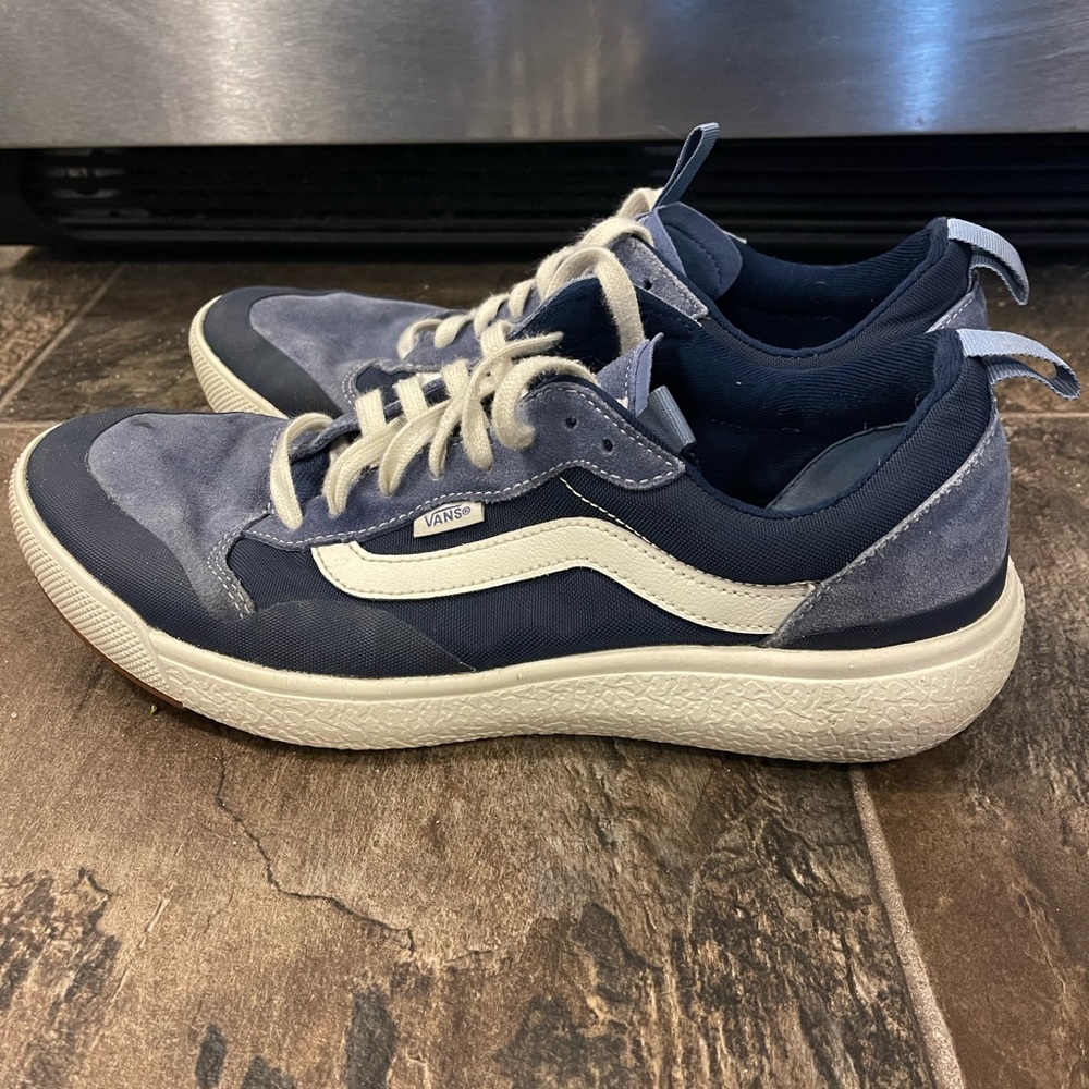 Vans Ultra Range VR3 Shoes. Size 11 1/2. Excellent Condition. Suede Blue/White.
